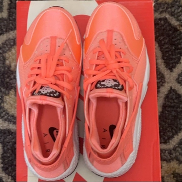 Nike Air Huarache
Atomic Pink (Women's) 6 - Picture 4 of 4